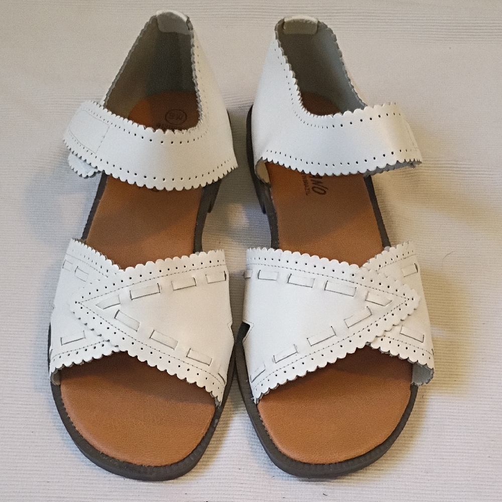 White Women's Leather Sandals - Classic Comfort
